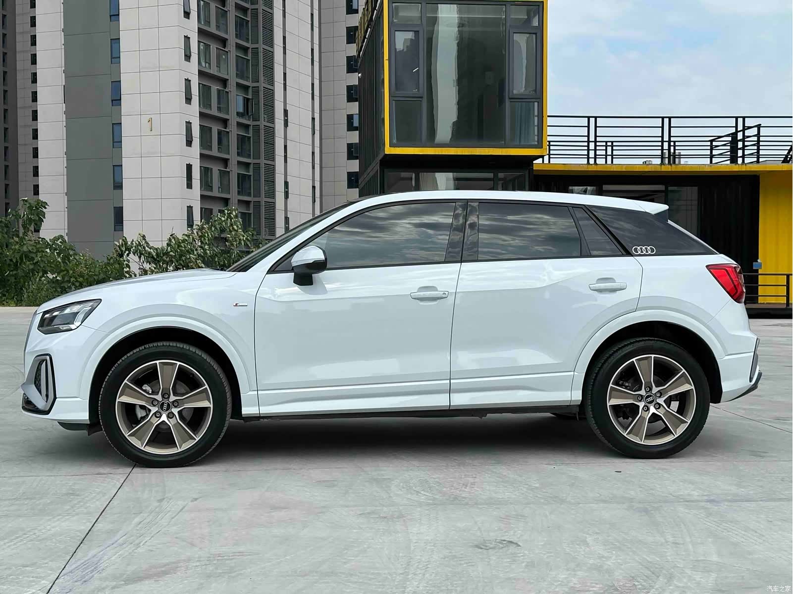 Audi Q2L, 2023 7