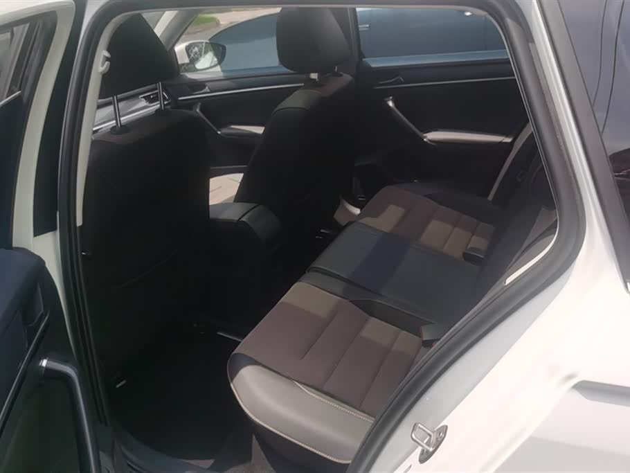 Volkswagen C-TREK Wei Collar