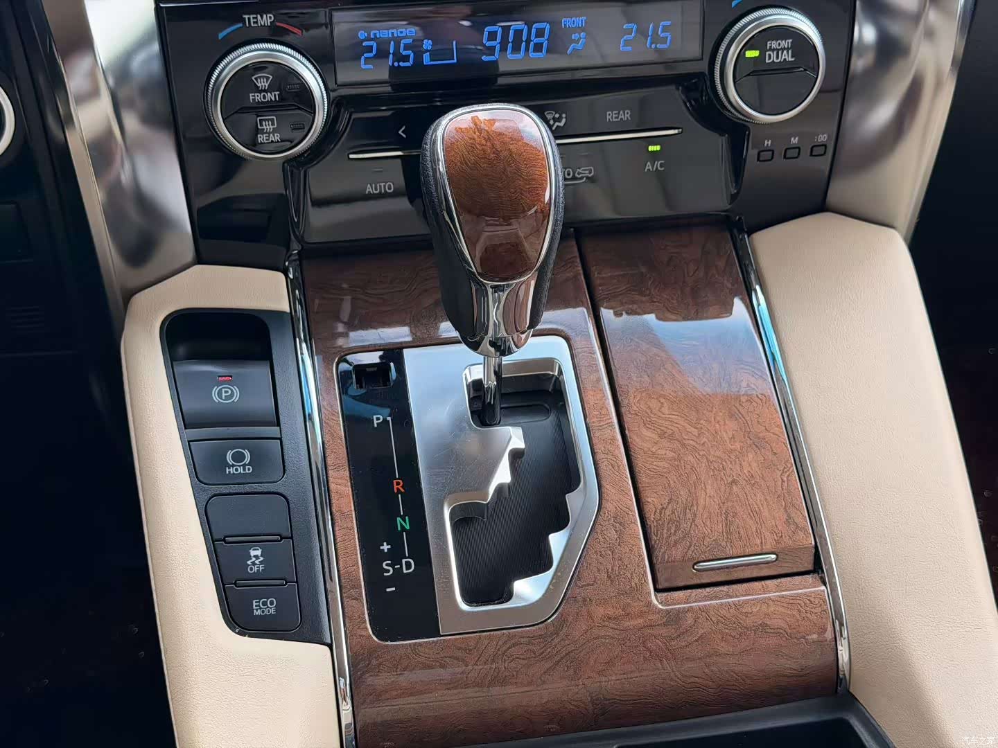 Toyota Alphard, 2017 9