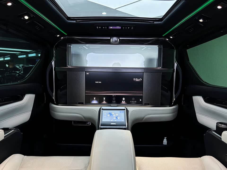 Lexus LM Lexus LM
