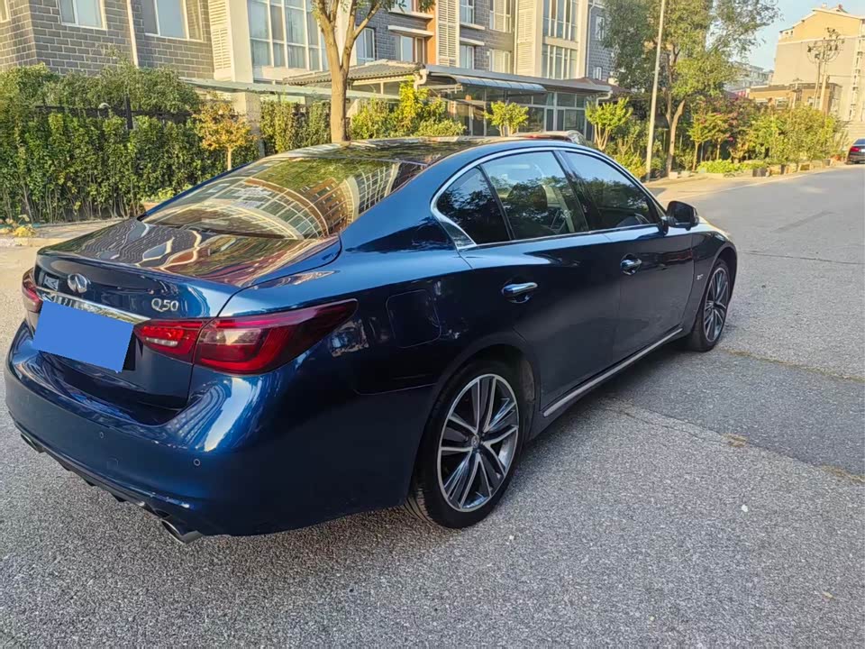 Infiniti Q50L