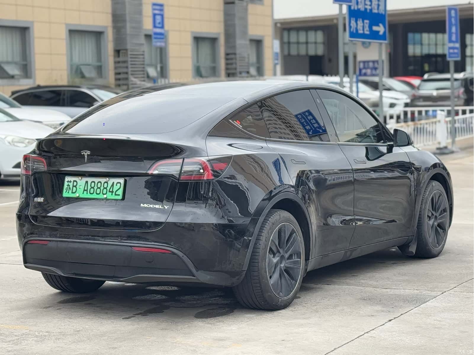 Tesla Model Y, 2021 10