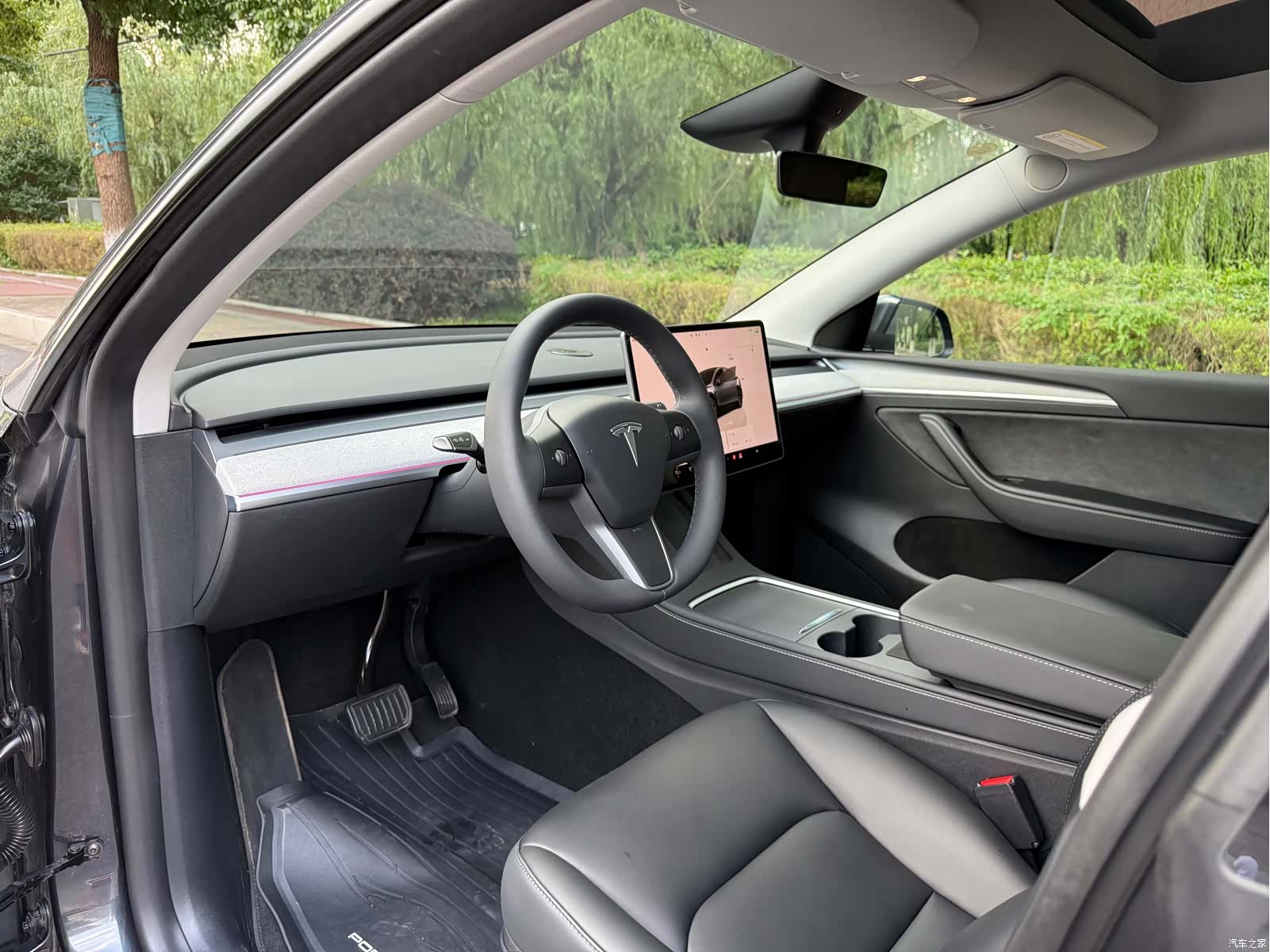 Tesla Model Y, 2025 10