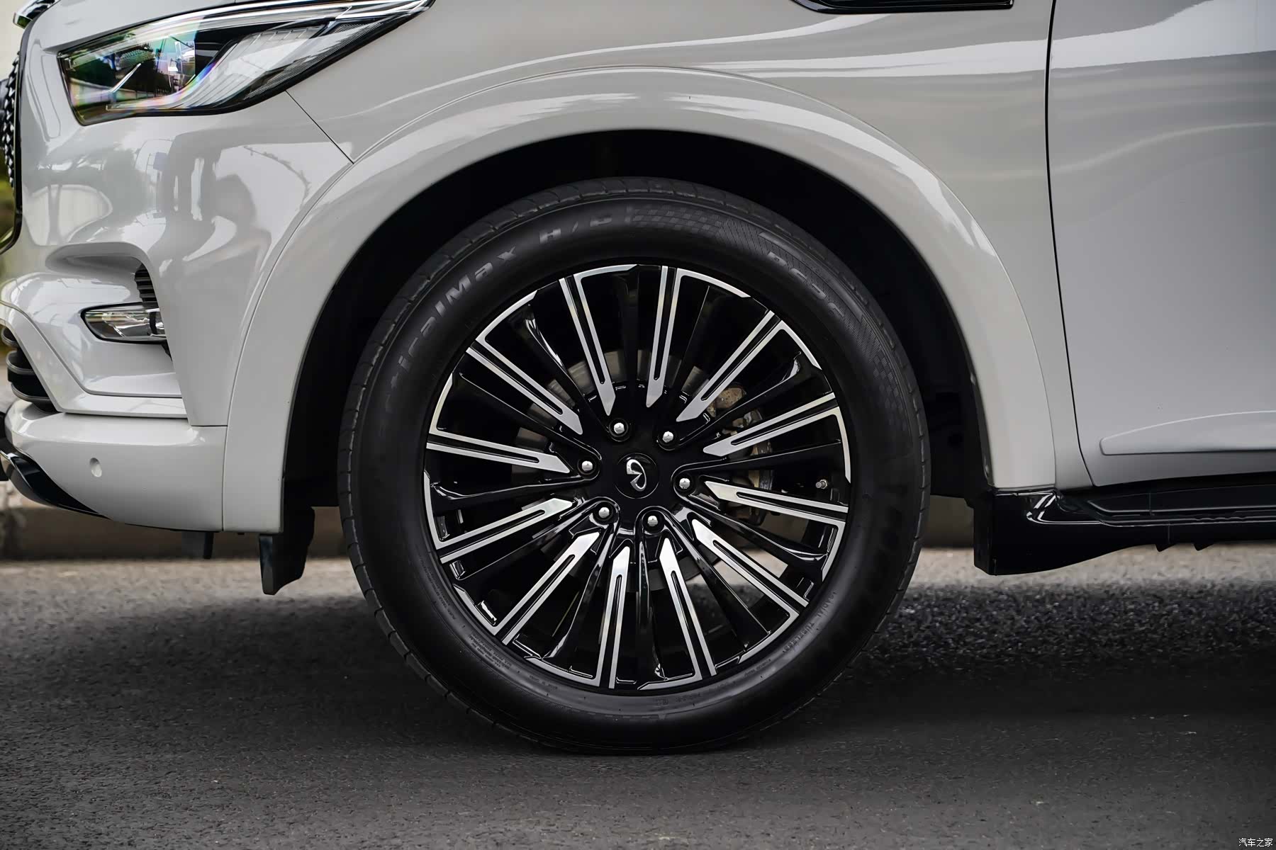 Infiniti QX80, 2016 4