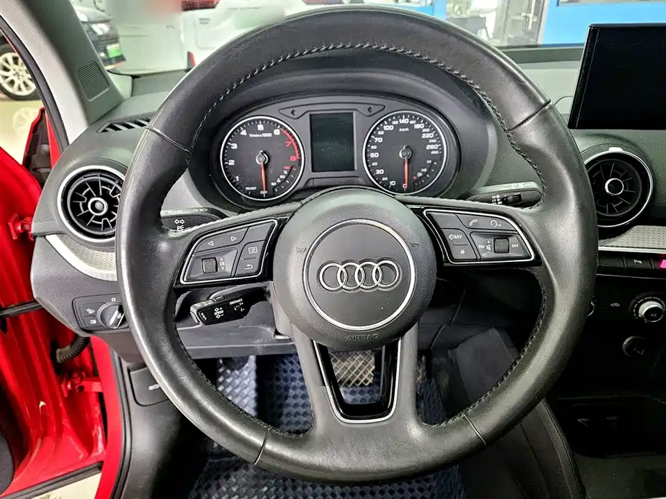 Audi Q2L