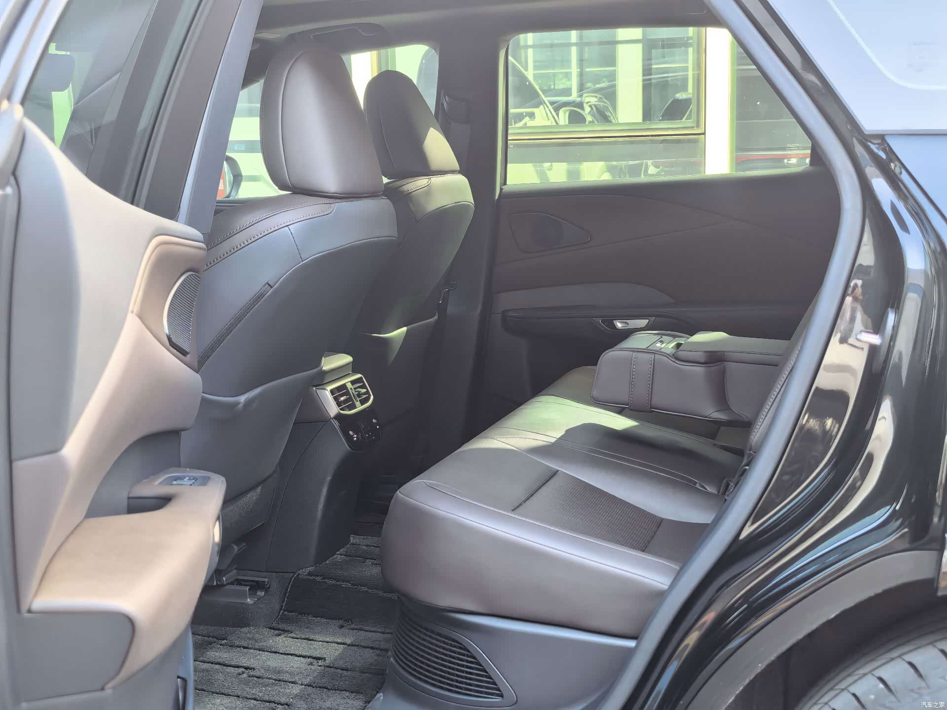 Lexus RX, 2024 4