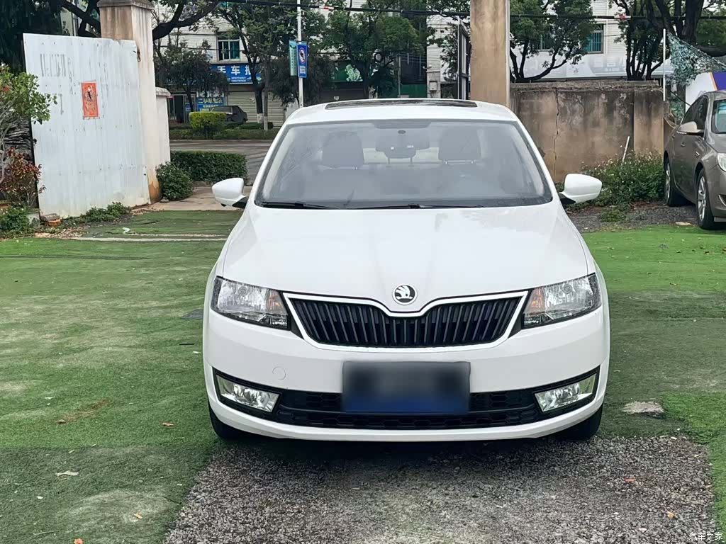Skoda Rapid, 2017 3