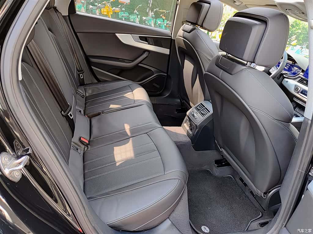 Audi A4L, 2022 11