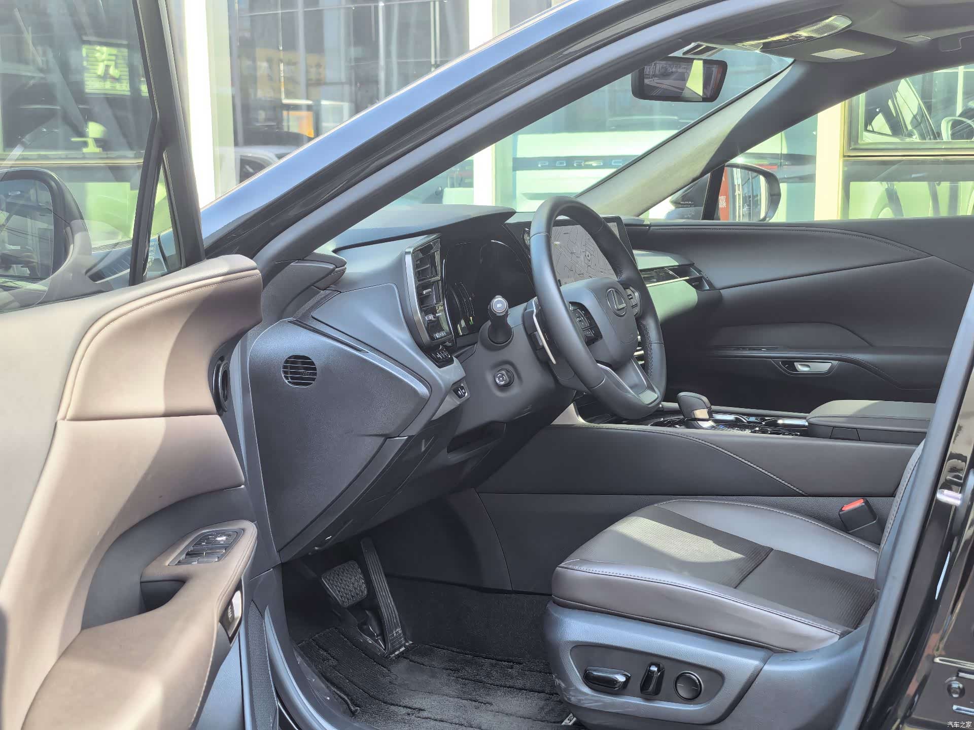 Lexus RX, 2024 3