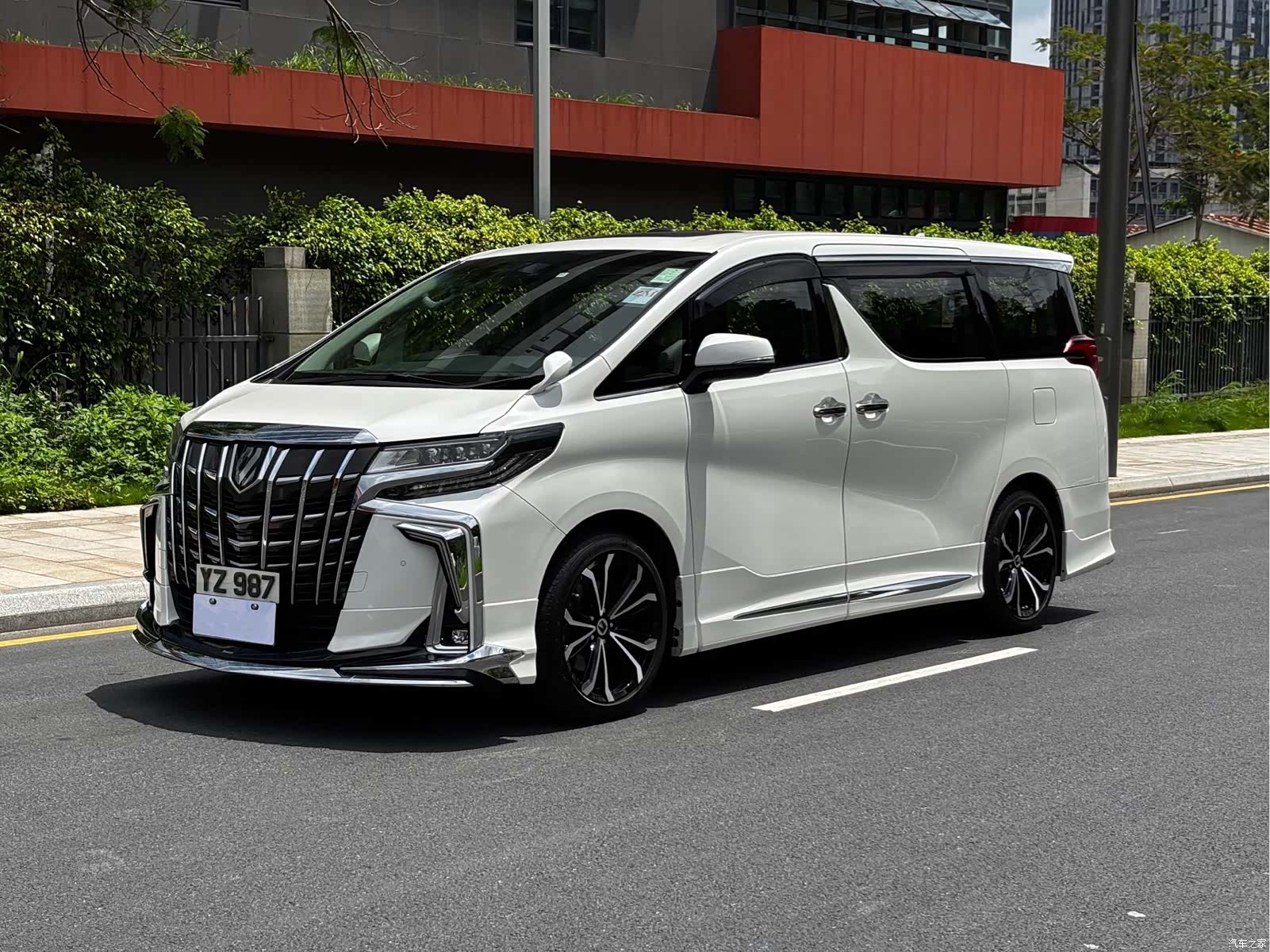 Toyota Alphard, 2019 1