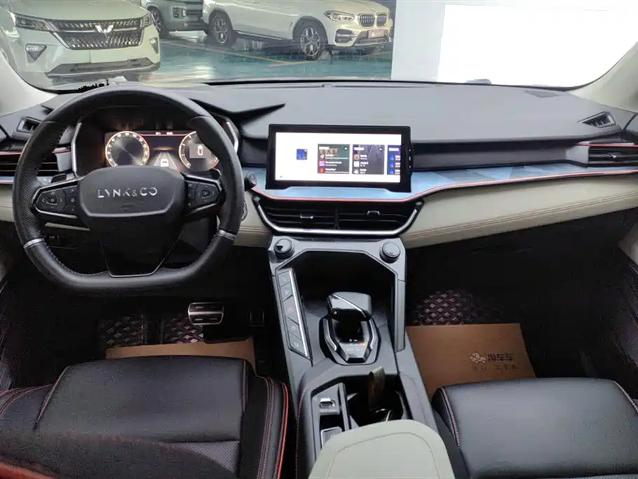 Lynk & Co 06