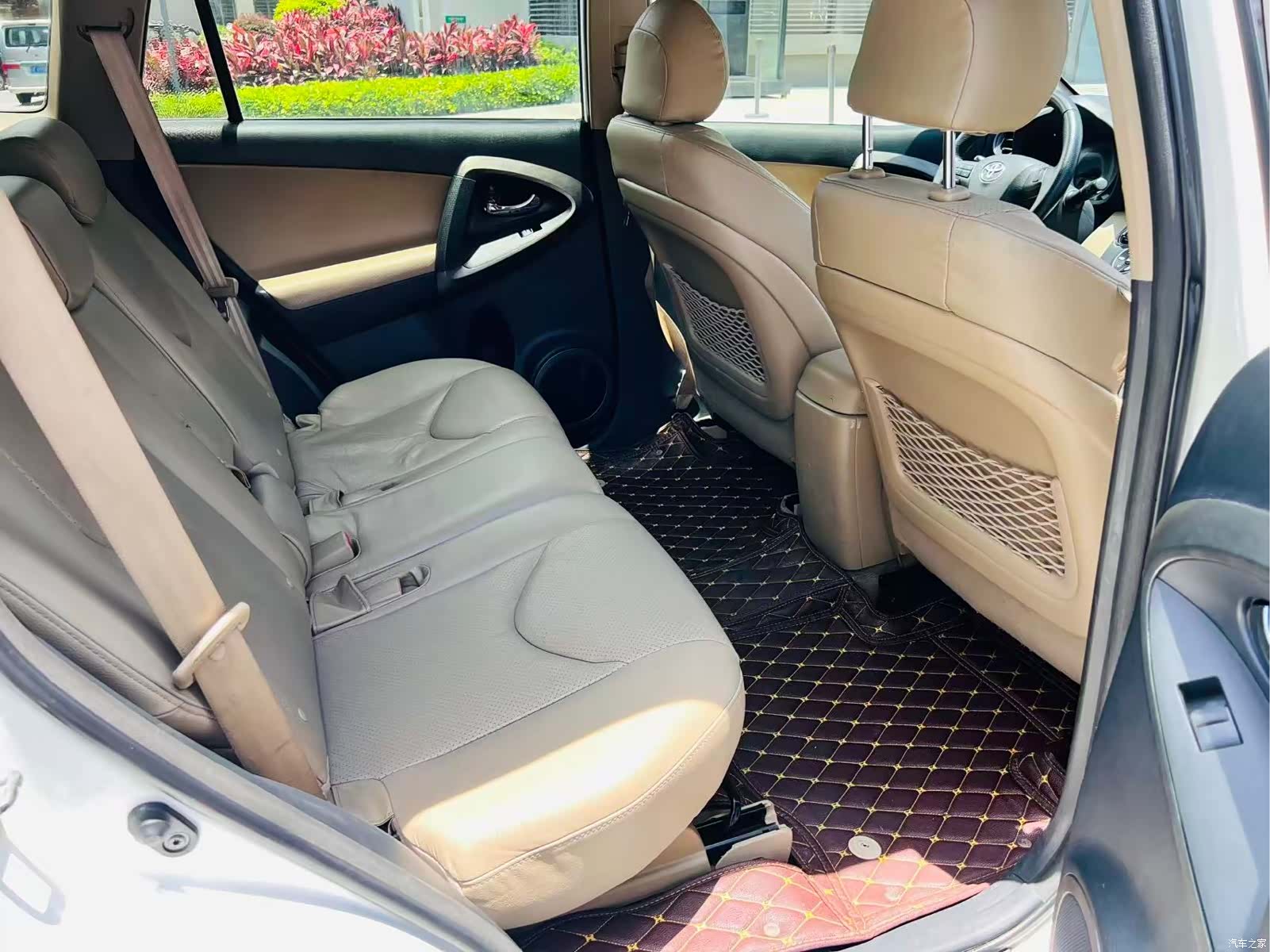 Toyota RAV4, 2013 6