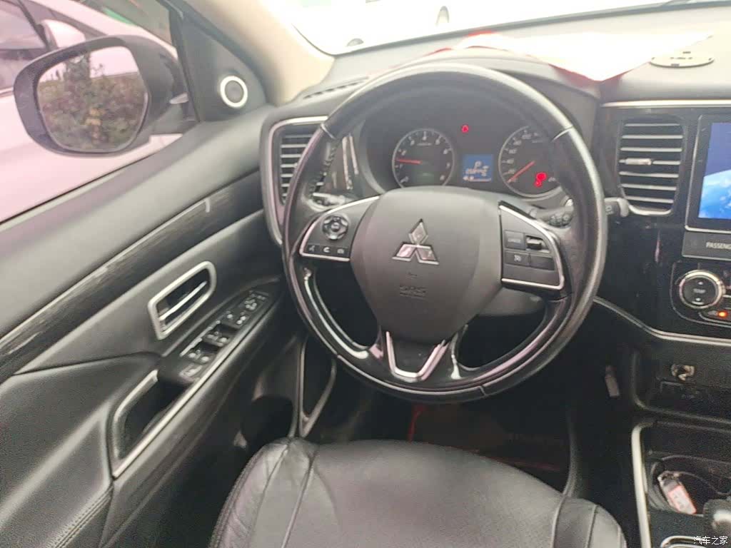 Mitsubishi Outlander, 2017 11