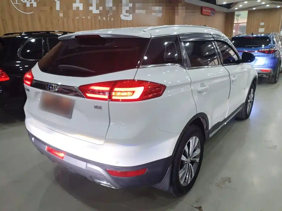 Geely Atlas