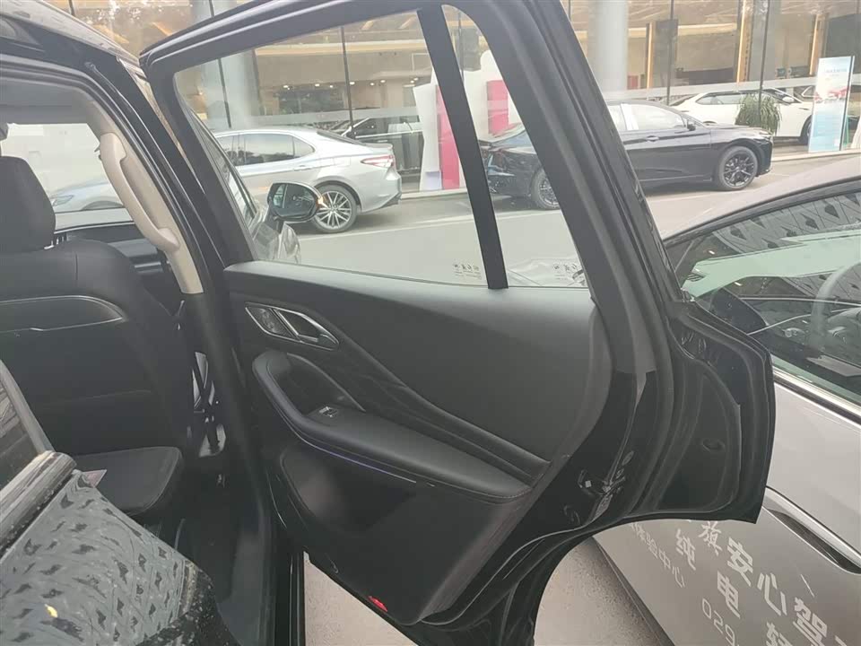 Hongqi HS7 PHEV