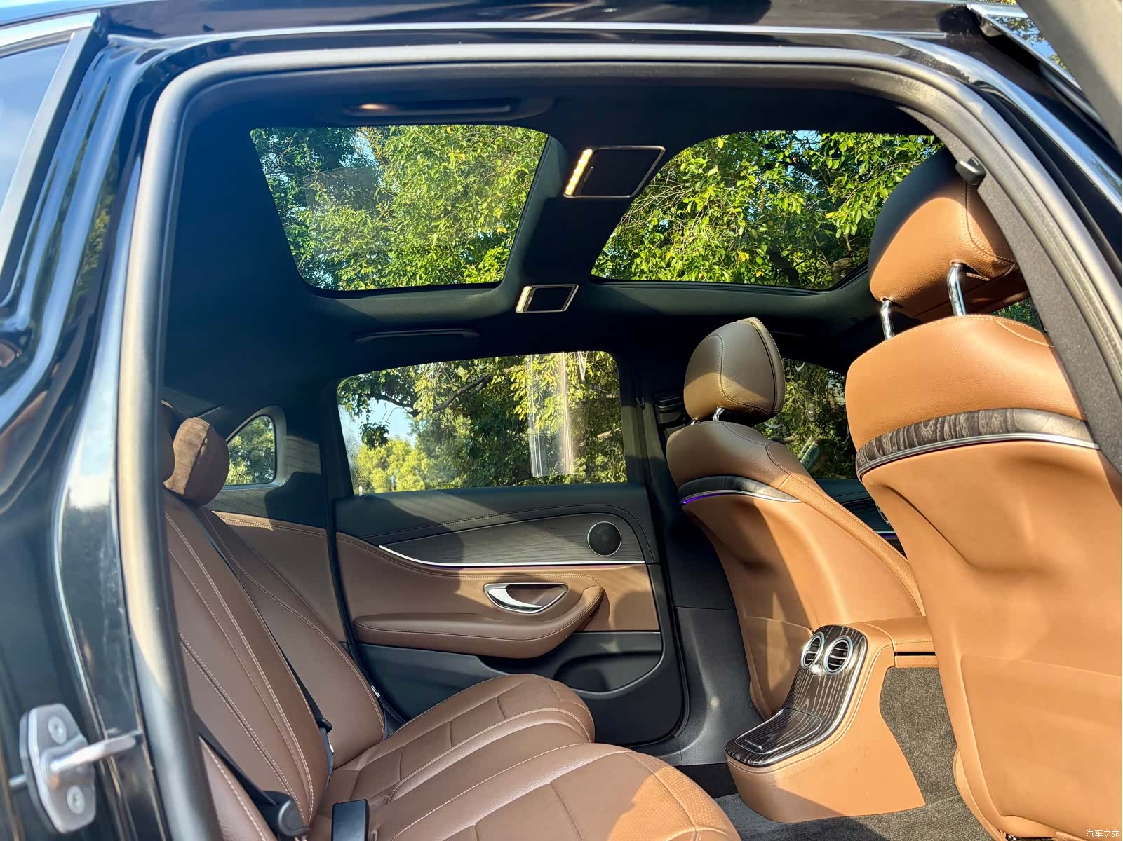 Mercedes-Benz E-Class, 2022 10