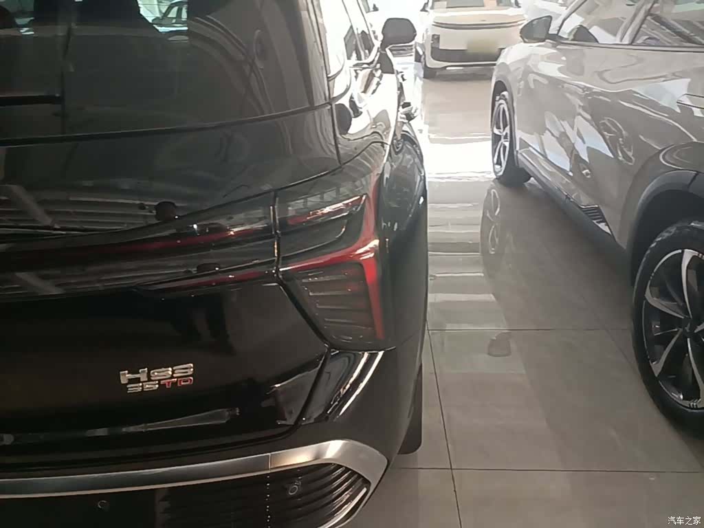 Hongqi HS3, 2025 8