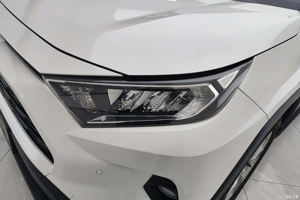Toyota RAV4, 2021 все фото