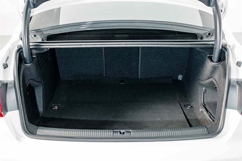 Audi A4L, 2021 22