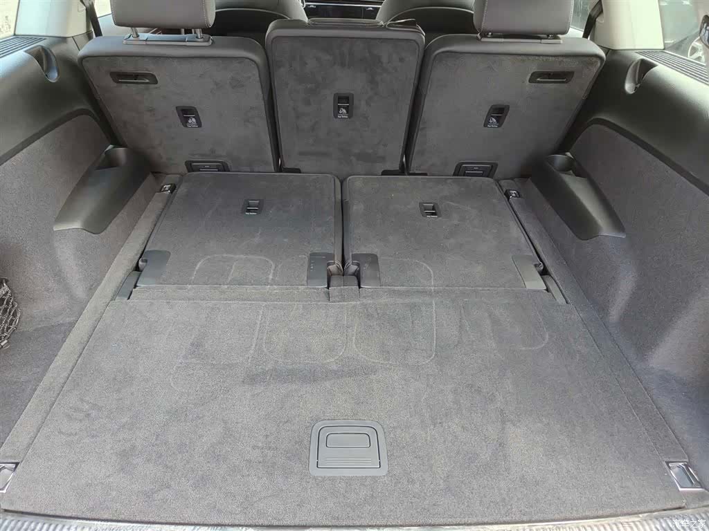 Audi Q7, 2025 7