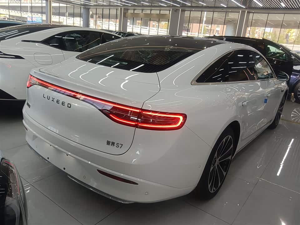 Luxeed S7