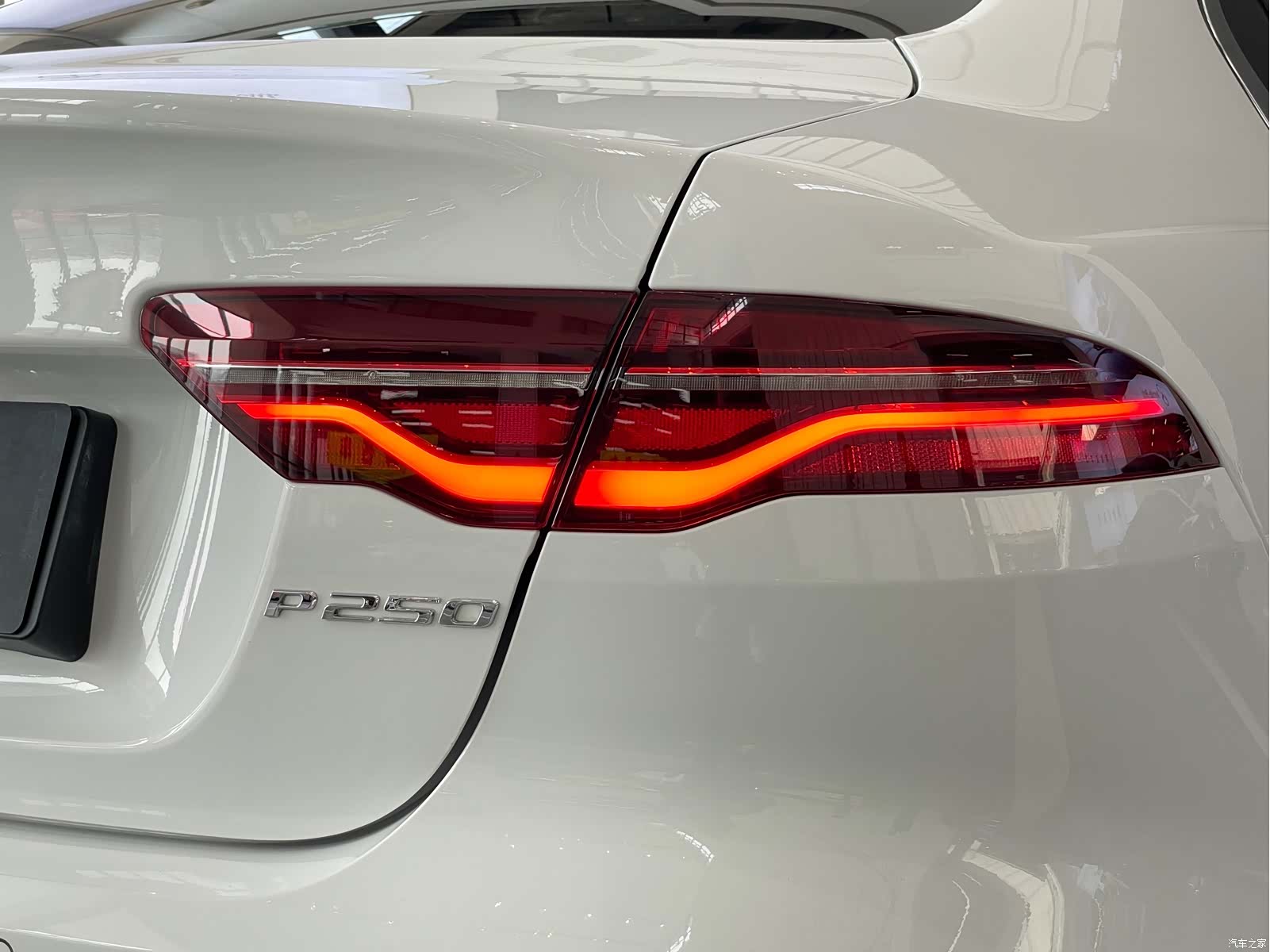 Land Rover XEL, 2022 30
