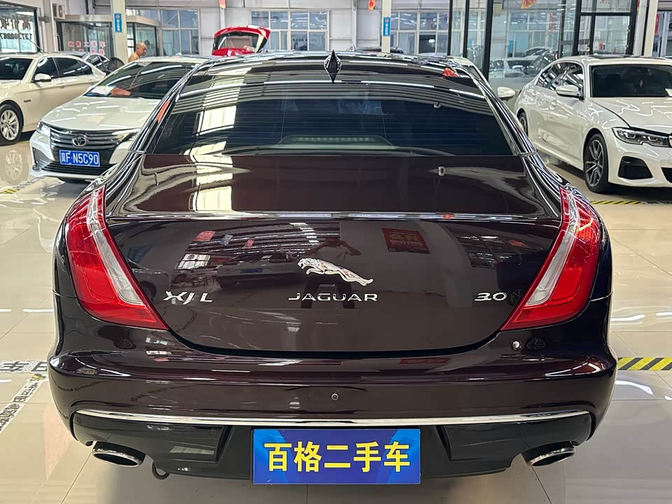 Jaguar XJ