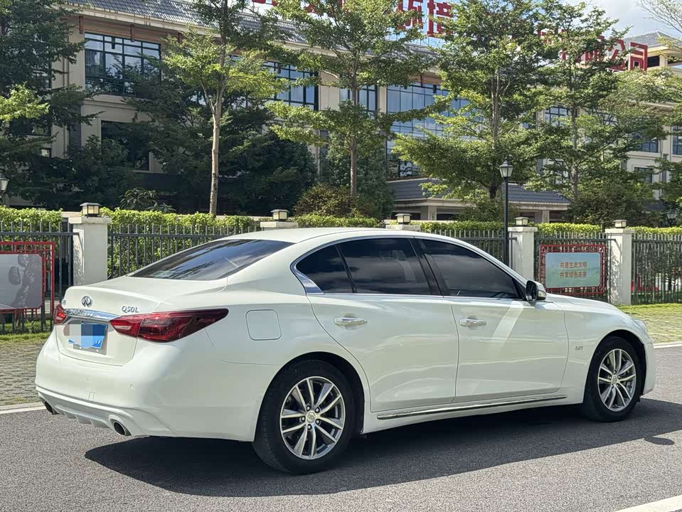 Infiniti Q50L