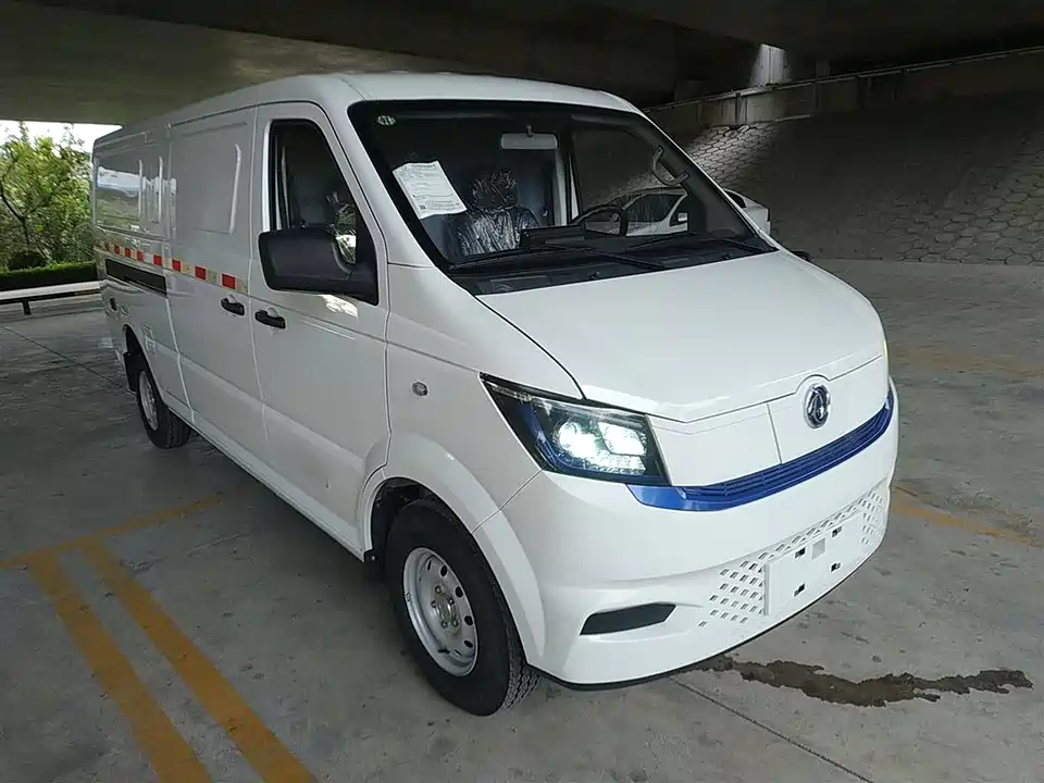 Dongfeng Yufeng EM27