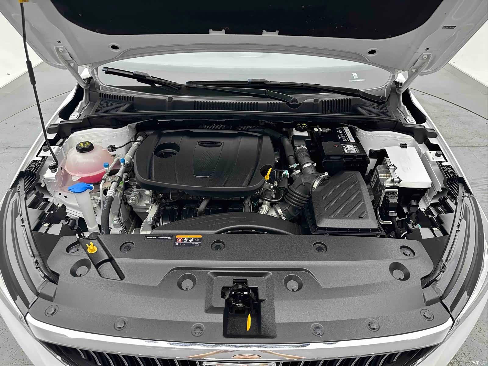 Geely Emgrand, 2023 20