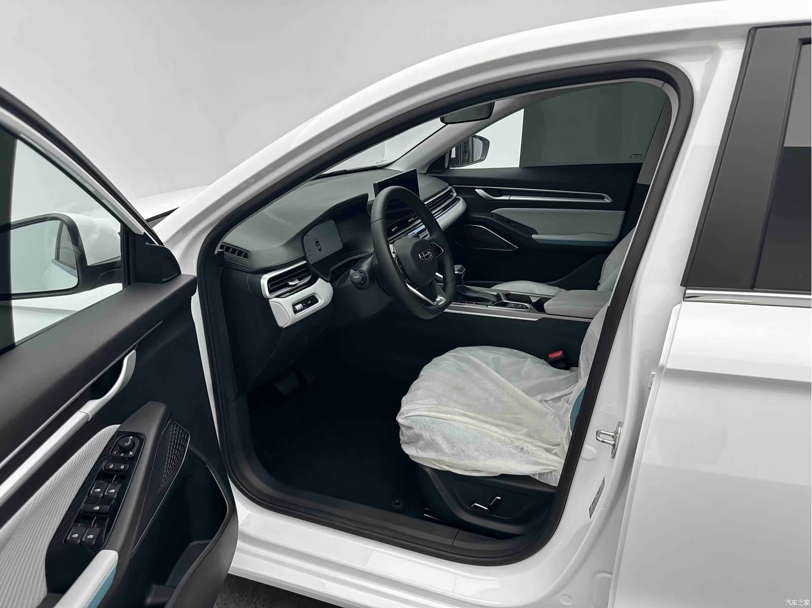 Geely Emgrand, 2023 9