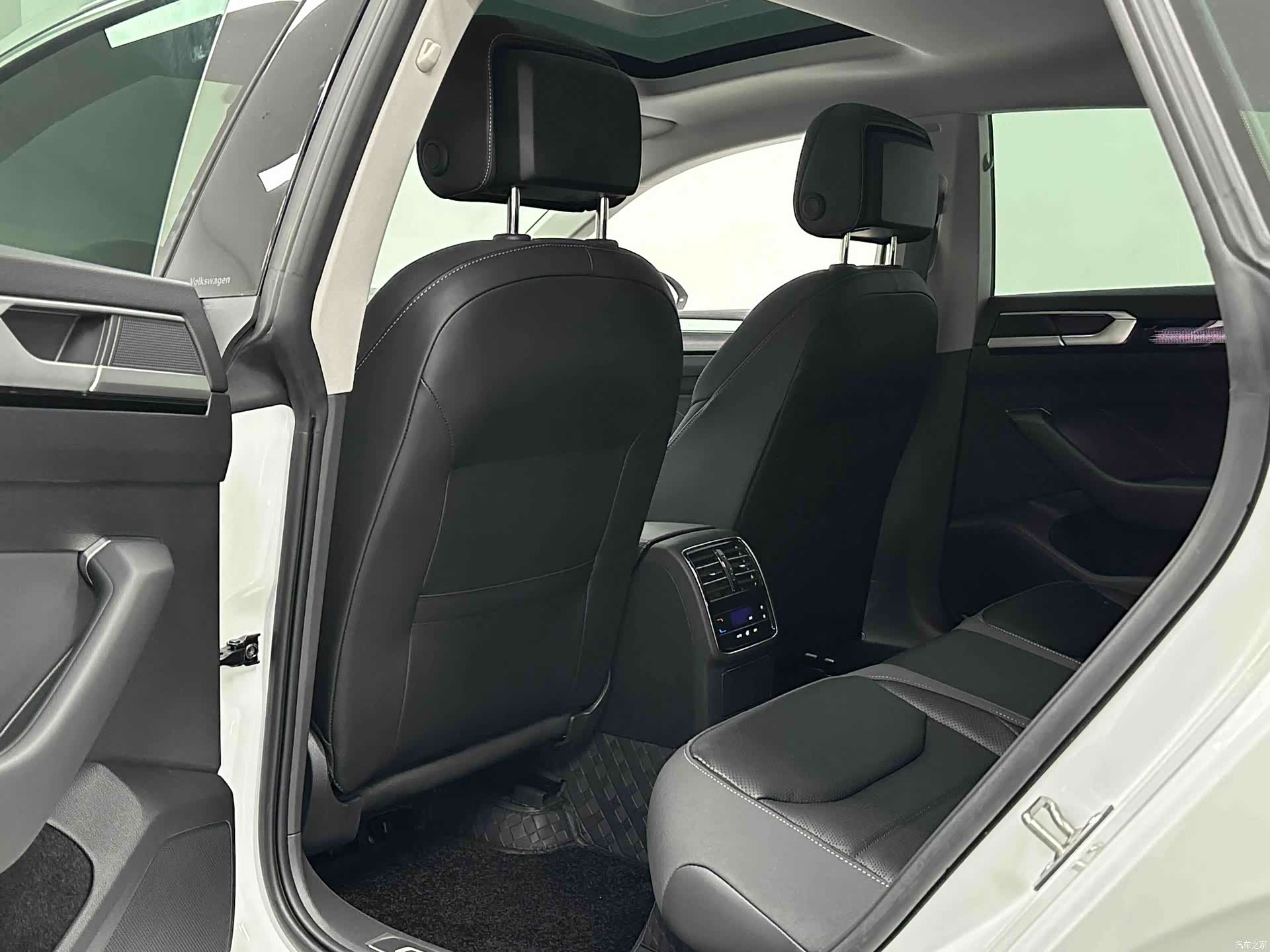 Volkswagen CC, 2025 13