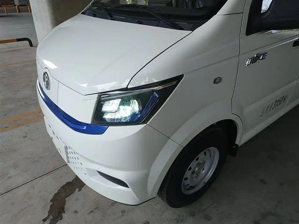 Dongfeng Yufeng EM27
