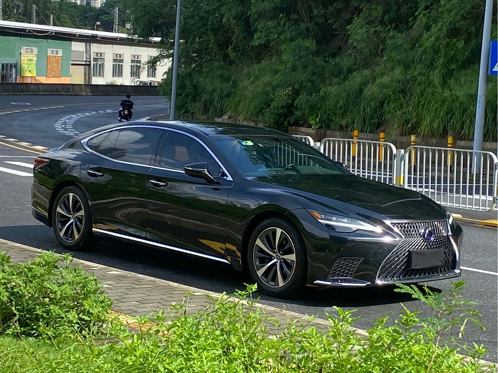 Lexus LS, 2023 3