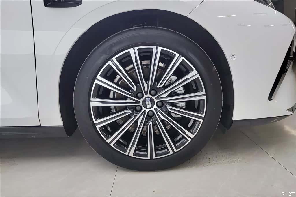 Geely 8, 2025 6