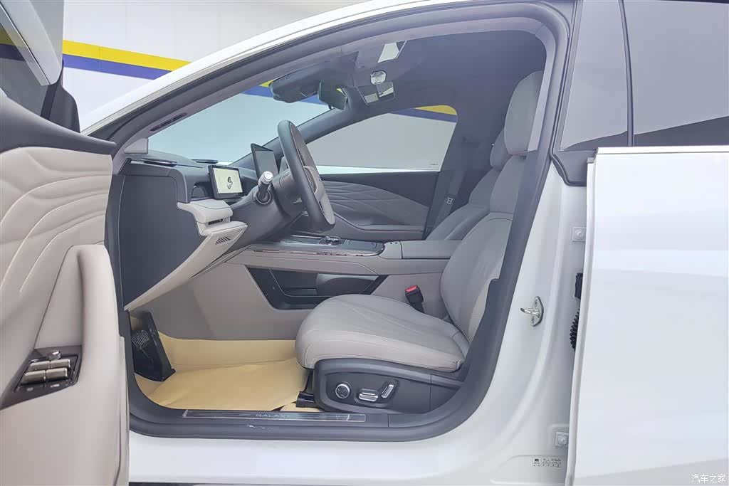 Geely 8, 2025 9