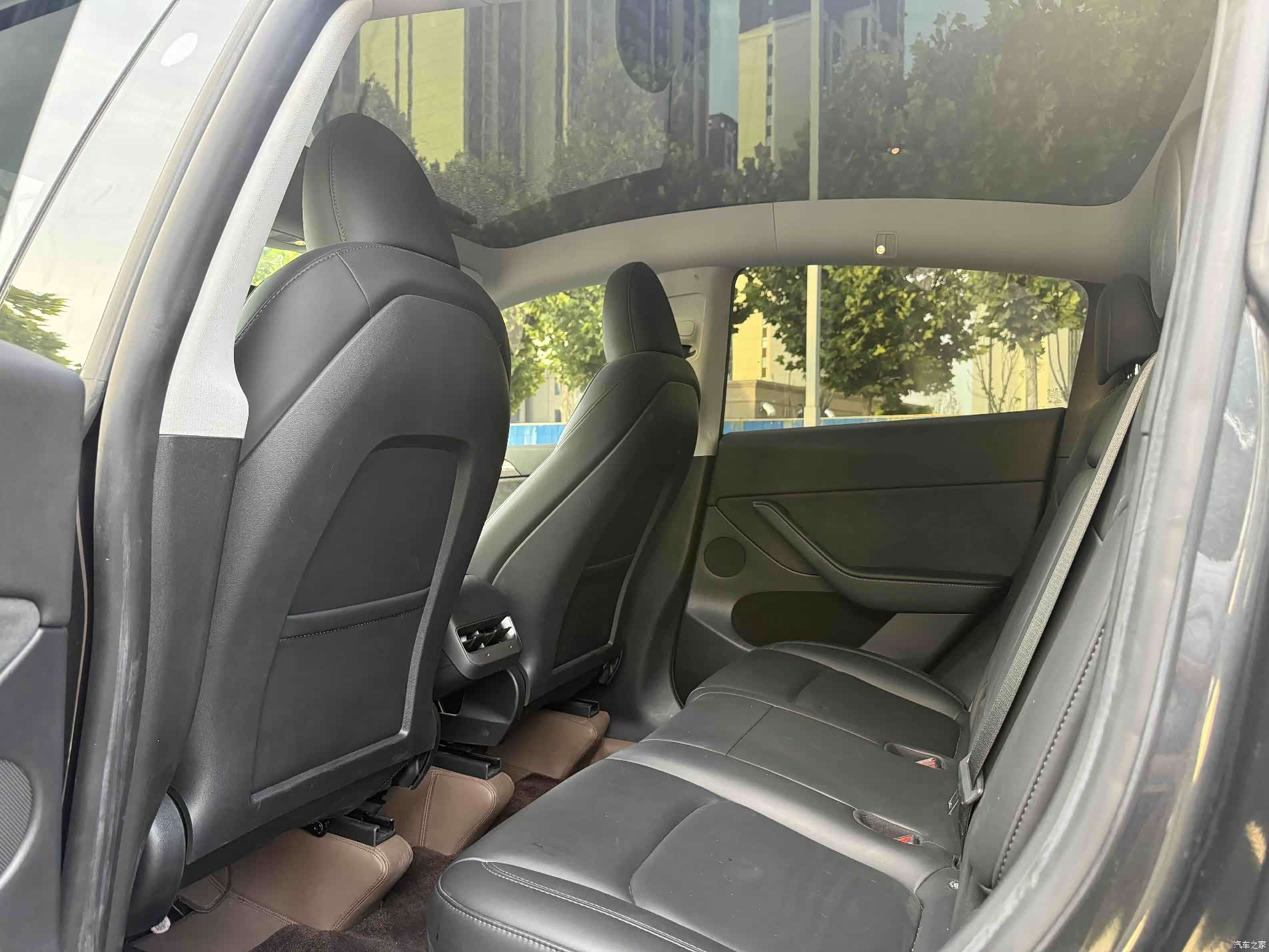 Tesla Model Y, 2024 6