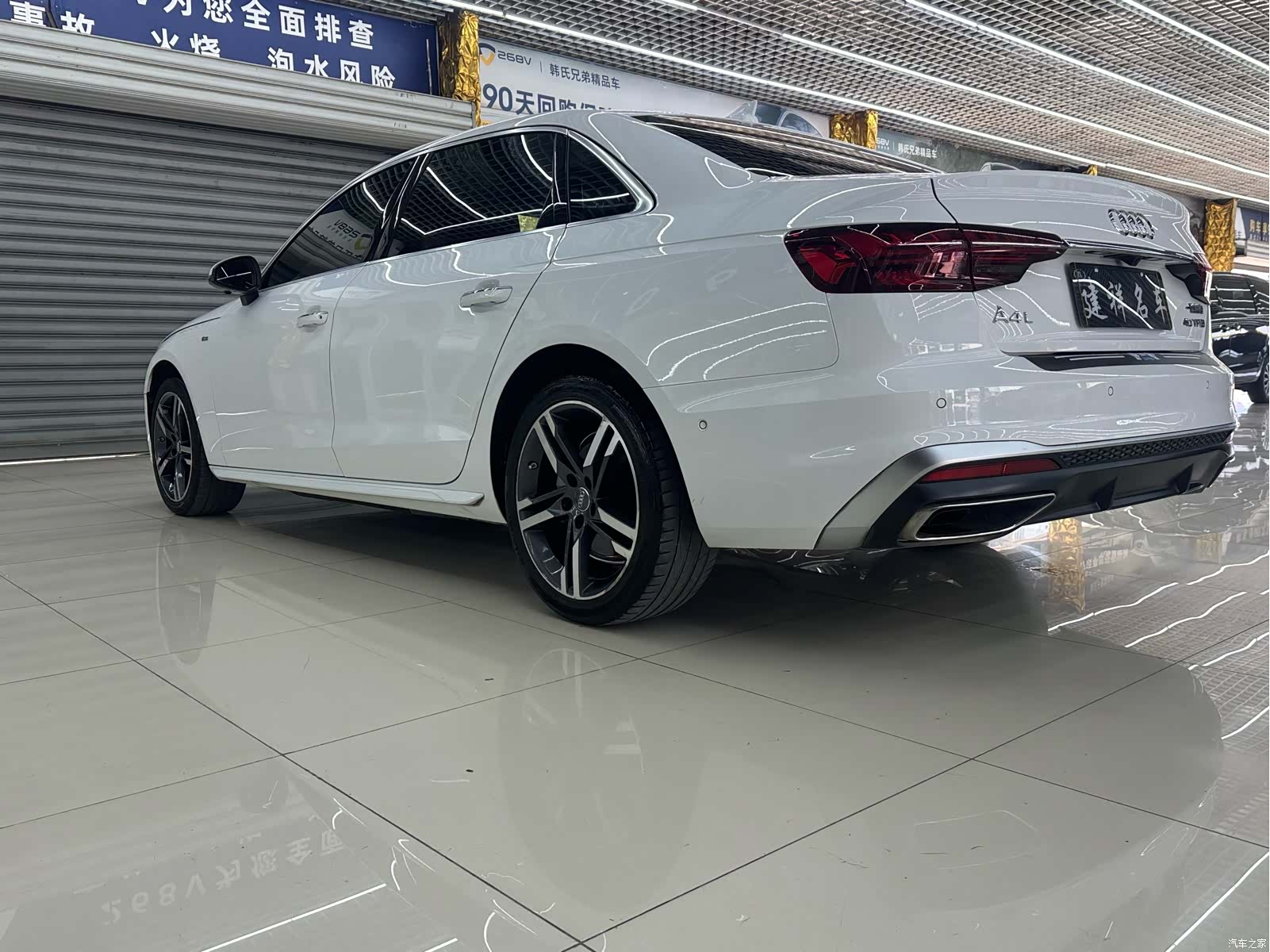 Audi A4L, 2021 все фото
