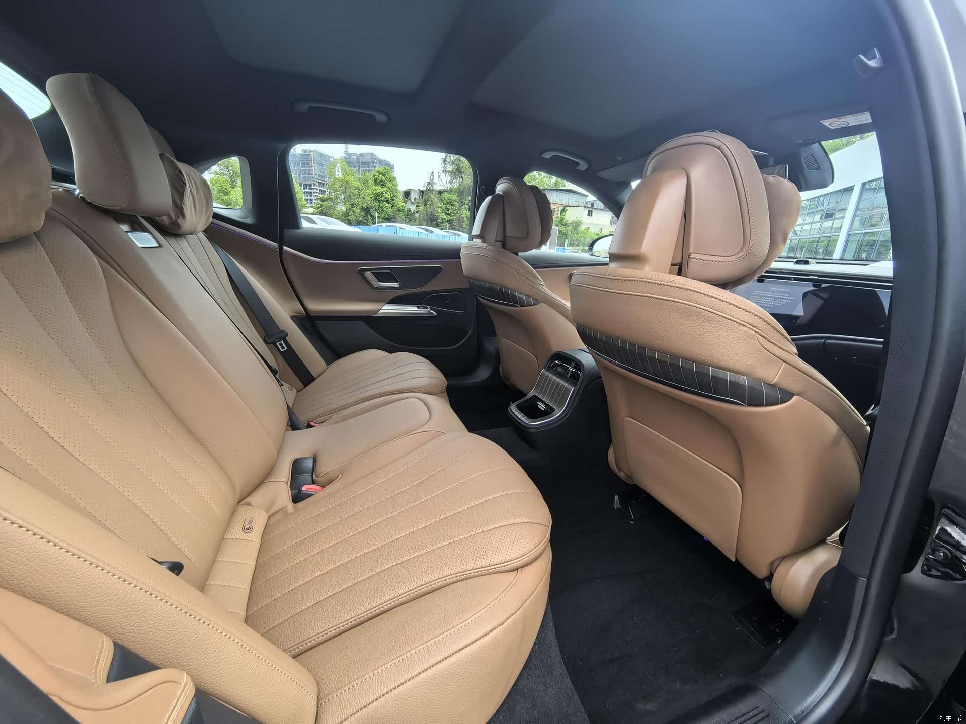 Mercedes-Benz E-Class, 2024 8