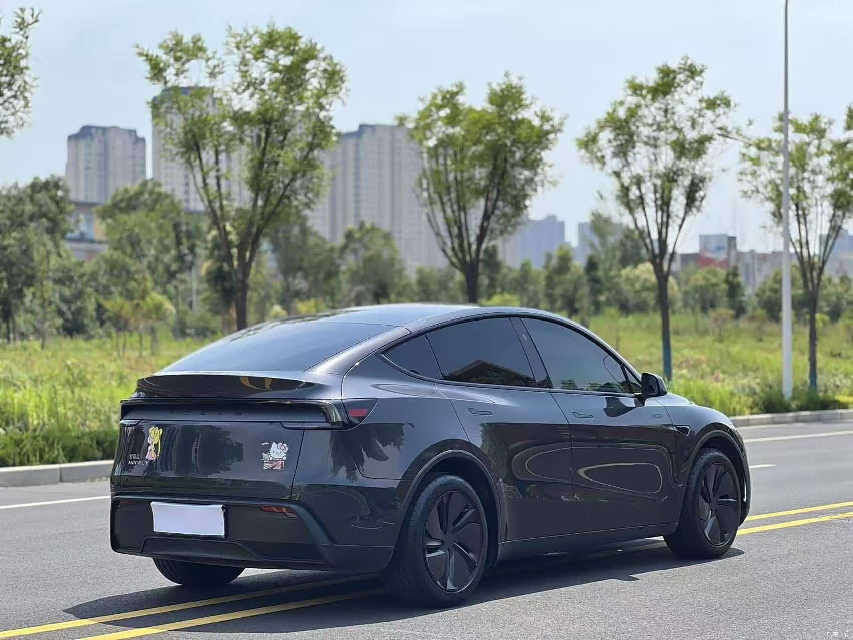 Tesla Model Y, 2025 7