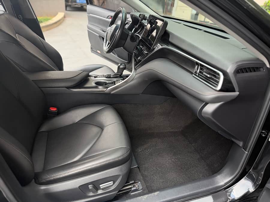 Toyota Camry 2024, фото 5