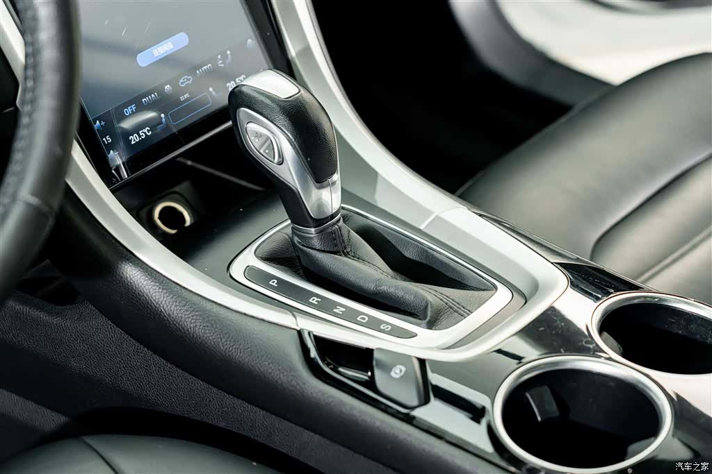 Ford Mondeo, 2016 11