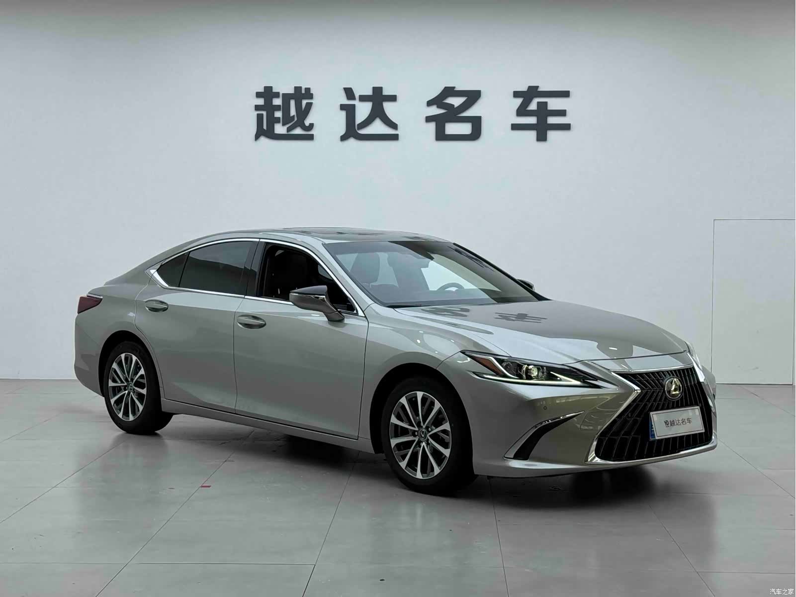 Lexus ES, 2022 3