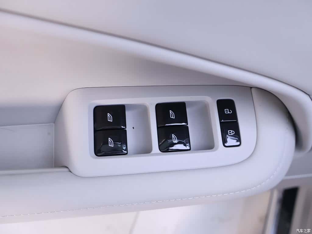 Volvo EM90, 2024 18