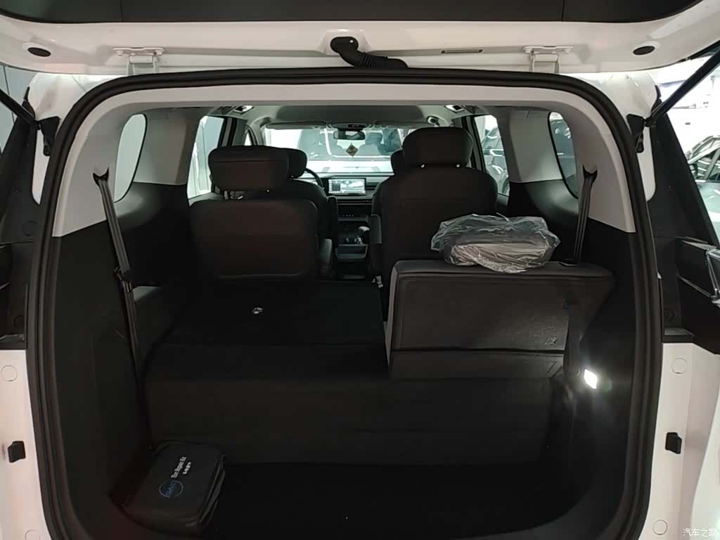Maxus 7, 2025 19