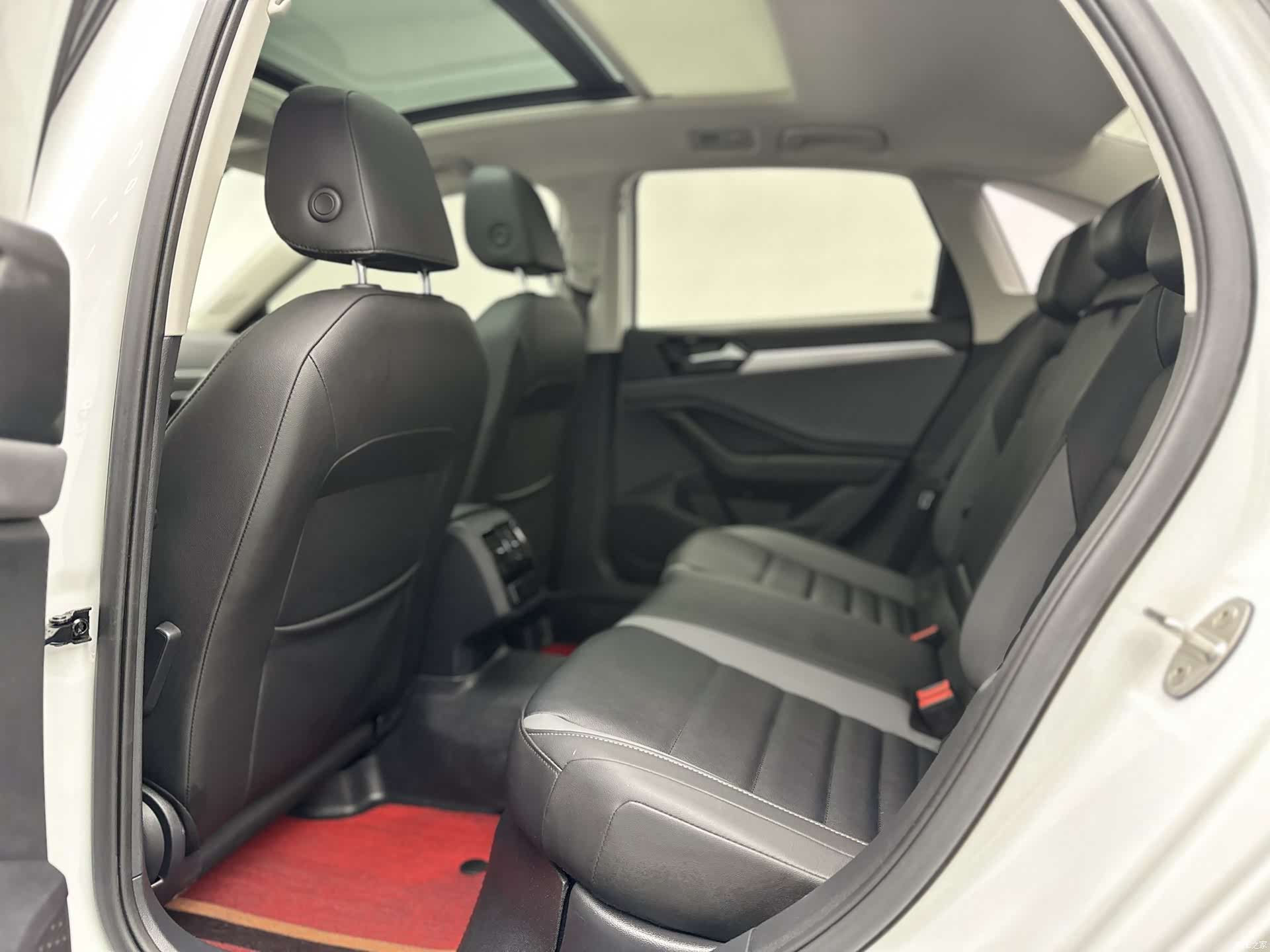 Volkswagen Sagitar, 2021 17
