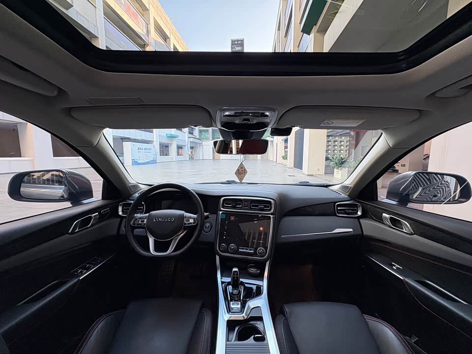 Lynk & Co 01
