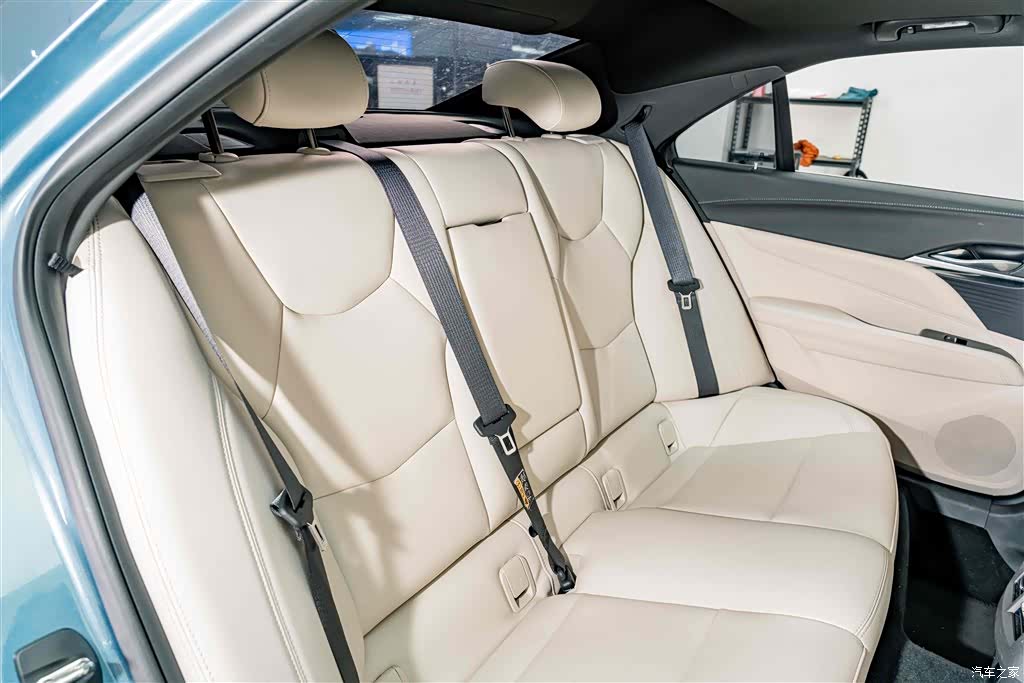 Cadillac CT4, 2023 21