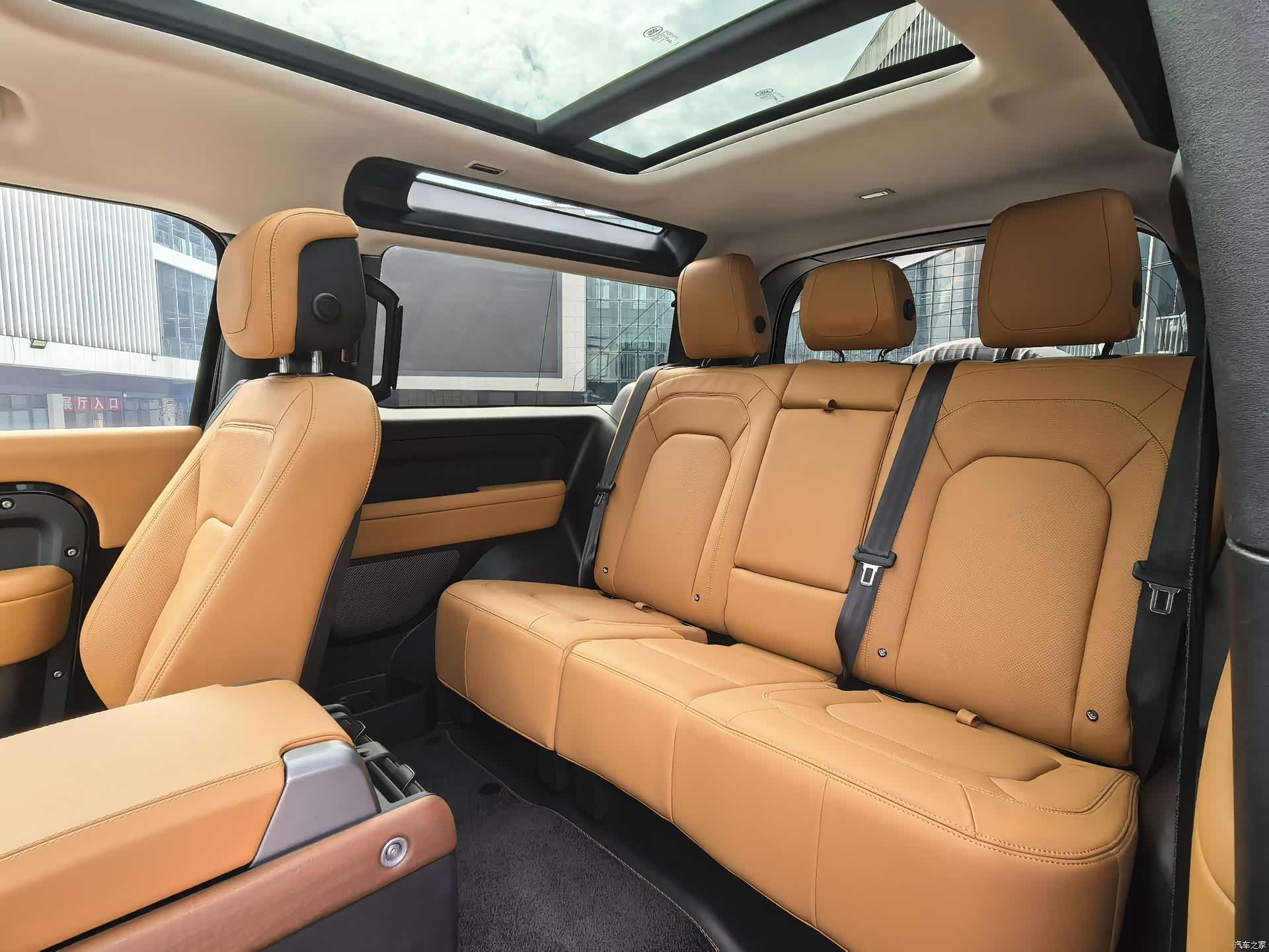 Land Rover Defender, 2024 9