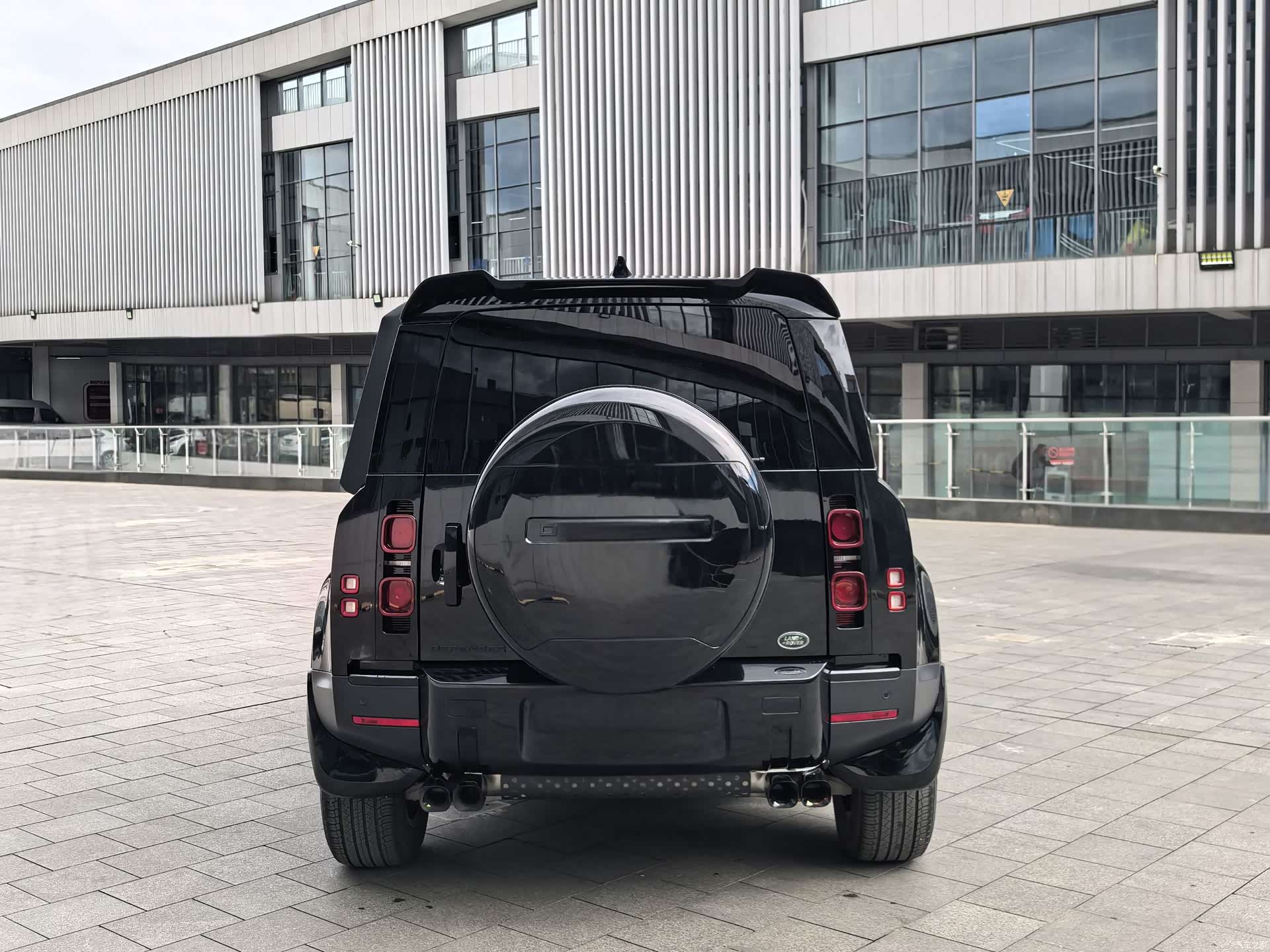 Land Rover Defender, 2024 17